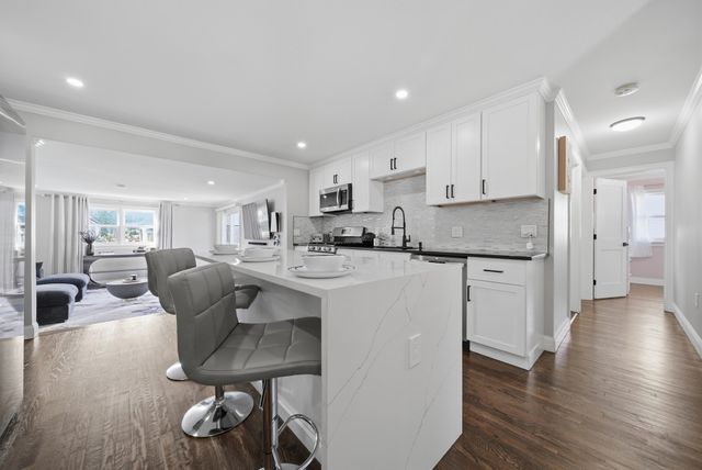 107 New York St, Lowell, MA 01854