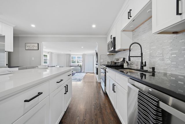 107 New York St, Lowell, MA 01854
