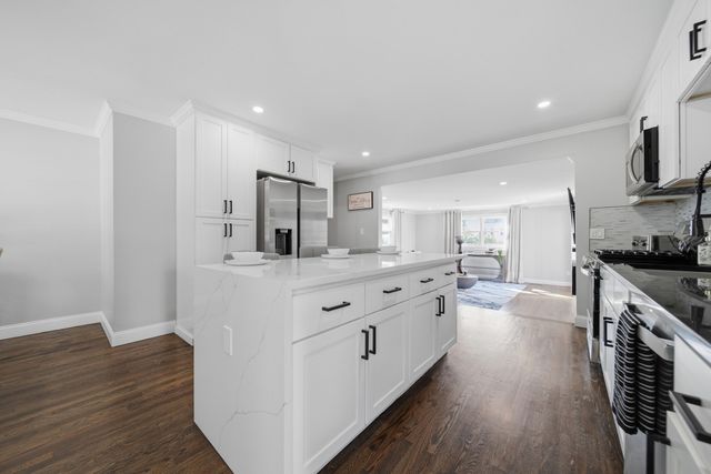 107 New York St, Lowell, MA 01854
