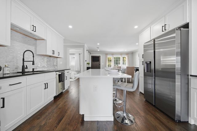 107 New York St, Lowell, MA 01854