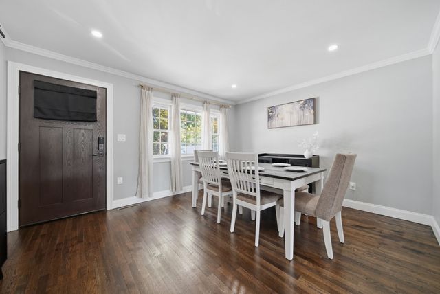 107 New York St, Lowell, MA 01854
