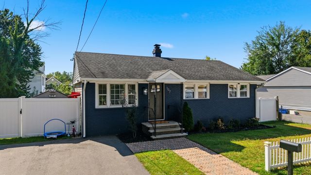 107 New York St, Lowell, MA 01854