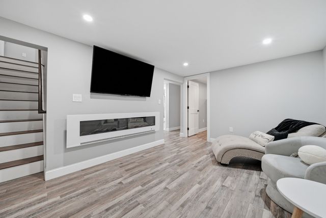 107 New York St, Lowell, MA 01854