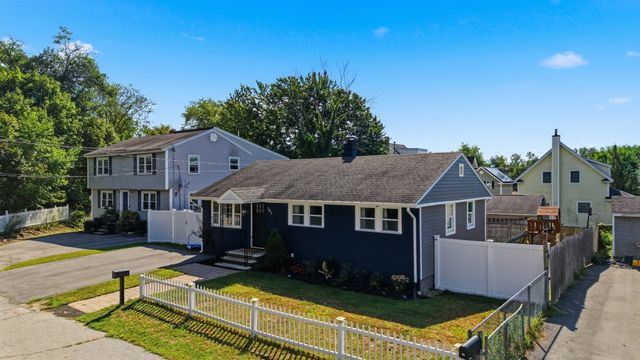 107 New York St, Lowell, MA 01854