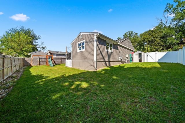 107 New York St, Lowell, MA 01854