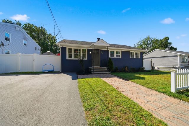 107 New York St, Lowell, MA 01854