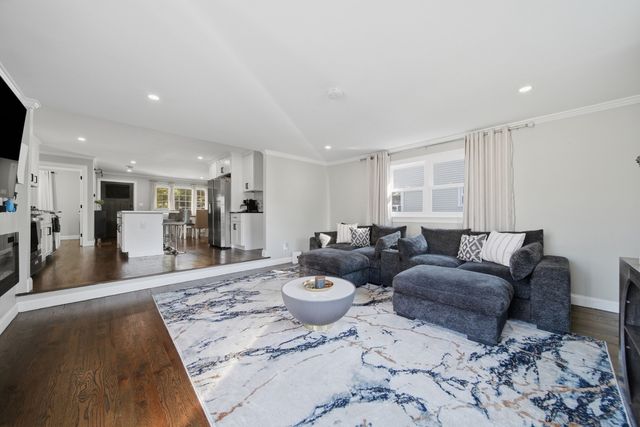 107 New York St, Lowell, MA 01854