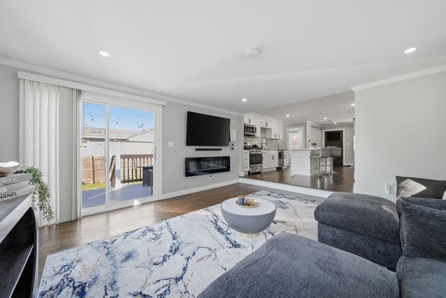 107 New York St, Lowell, MA 01854