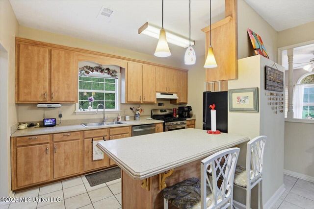 106 Mahaffey Cove, Raymond, MS 39154
