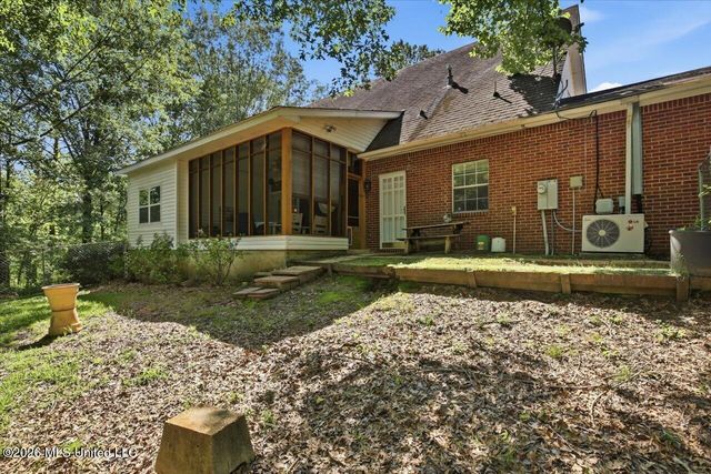 106 Mahaffey Cove, Raymond, MS 39154