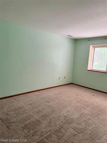 24060 Middlebelt Road, Farmington, MI 48336