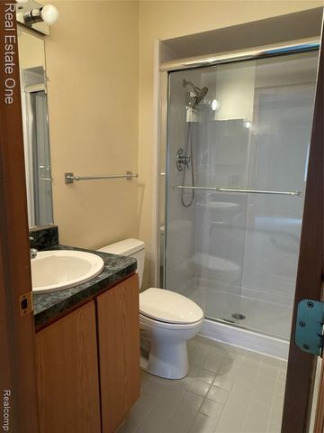 24060 Middlebelt Road, Farmington, MI 48336