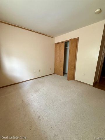 24060 Middlebelt Road, Farmington, MI 48336