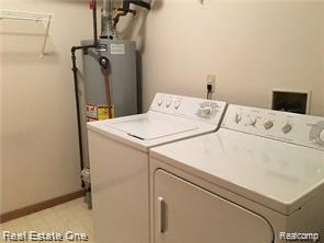 24060 Middlebelt Road, Farmington, MI 48336