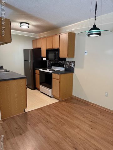 24060 Middlebelt Road, Farmington, MI 48336