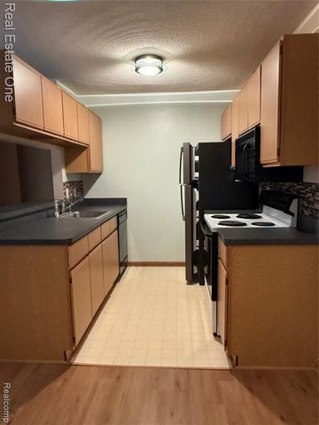 24060 Middlebelt Road, Farmington, MI 48336