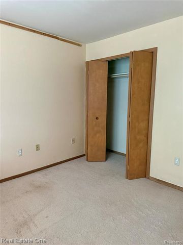 24060 Middlebelt Road, Farmington, MI 48336