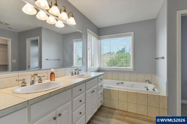 5450 Woodmill Dr SE, Salem, OR 97306