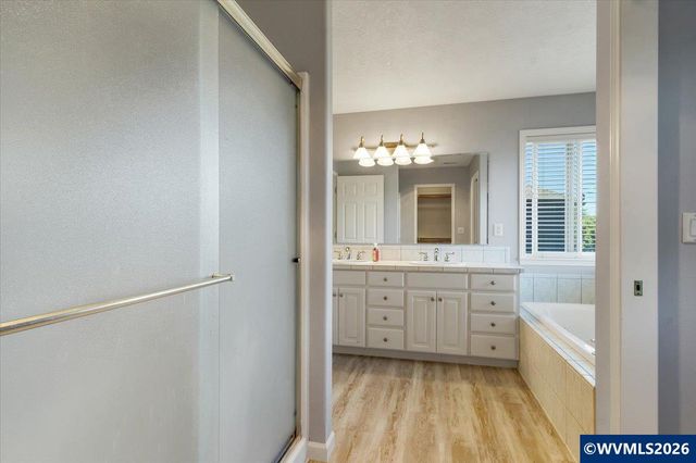 5450 Woodmill Dr SE, Salem, OR 97306