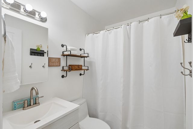 408 Saint Charles Court, Charleston, SC 29407