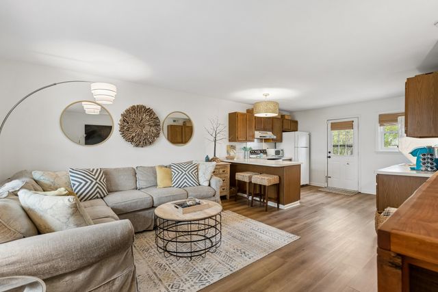408 Saint Charles Court, Charleston, SC 29407