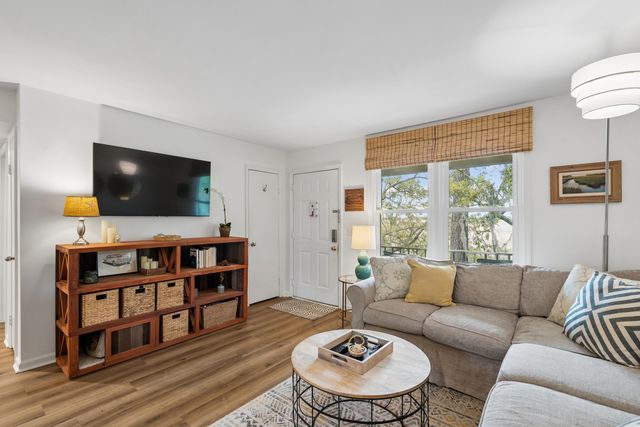 408 Saint Charles Court, Charleston, SC 29407
