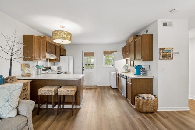 408 Saint Charles Court, Charleston, SC 29407