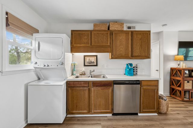 408 Saint Charles Court, Charleston, SC 29407