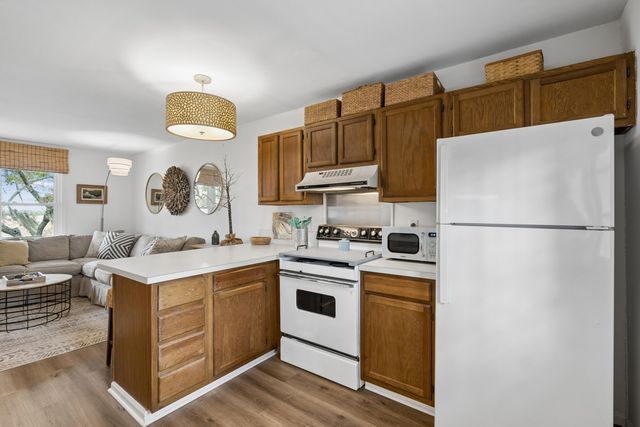 408 Saint Charles Court, Charleston, SC 29407