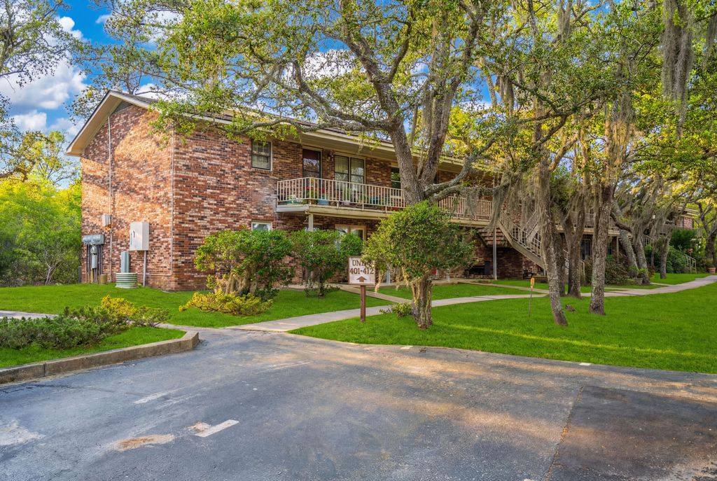 408 Saint Charles Court, Charleston, SC 29407