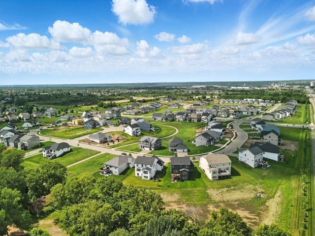 1943 Sparrow Drive, Shakopee, MN 55379