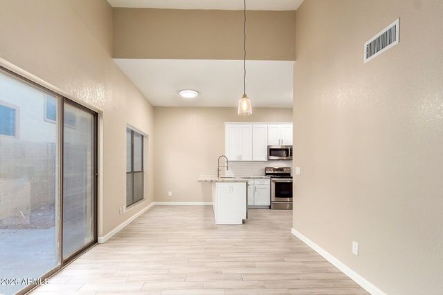 4223 E AGAVE Road, Phoenix, AZ 85044