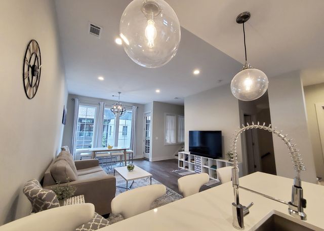 2021 Beech Ave Unit 4, Nashville, TN 37204