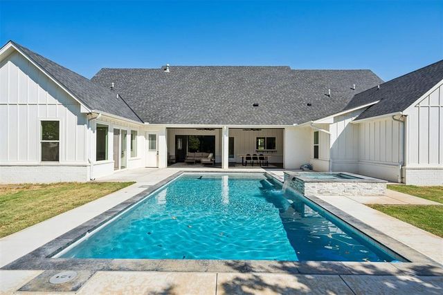 330 Old Farm Road, Edmond, OK 73034