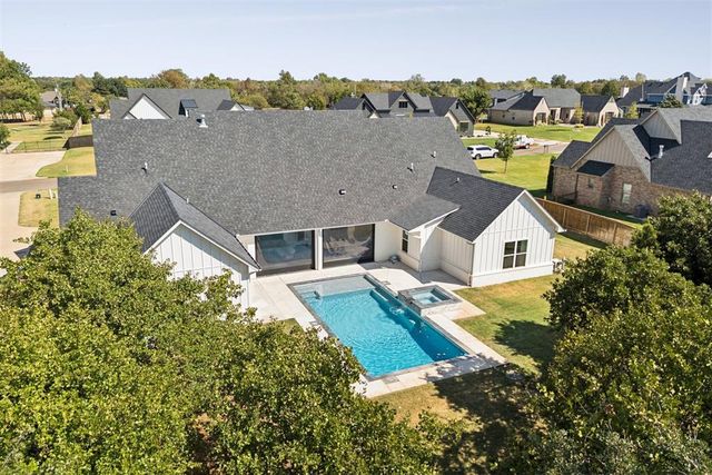 330 Old Farm Road, Edmond, OK 73034