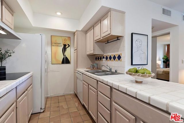 1351 N Crescent Heights Boulevard 207, West Hollywood, CA 90046