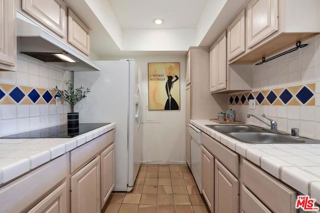 1351 N Crescent Heights Boulevard 207, West Hollywood, CA 90046