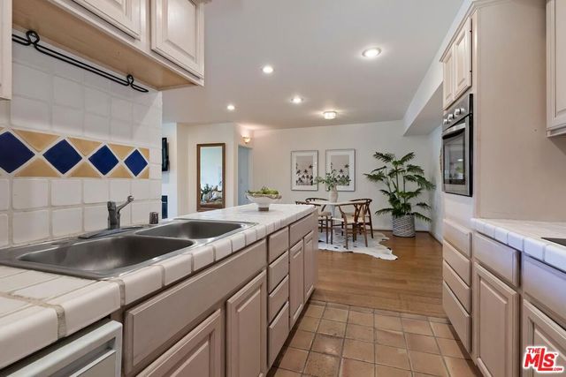 1351 N Crescent Heights Boulevard 207, West Hollywood, CA 90046