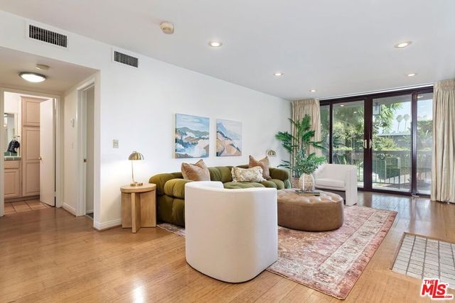 1351 N Crescent Heights Boulevard 207, West Hollywood, CA 90046