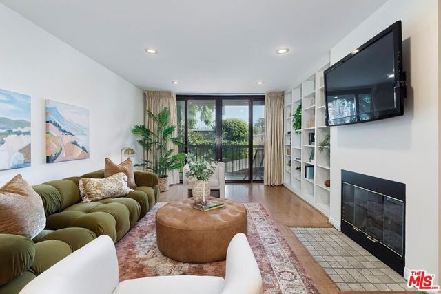 1351 N Crescent Heights Boulevard 207, West Hollywood, CA 90046