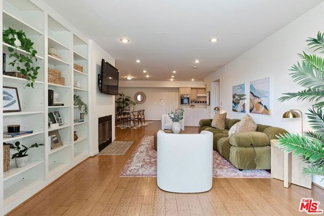 1351 N Crescent Heights Boulevard 207, West Hollywood, CA 90046