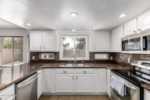 1002 S PORT Drive, Gilbert, AZ 85233