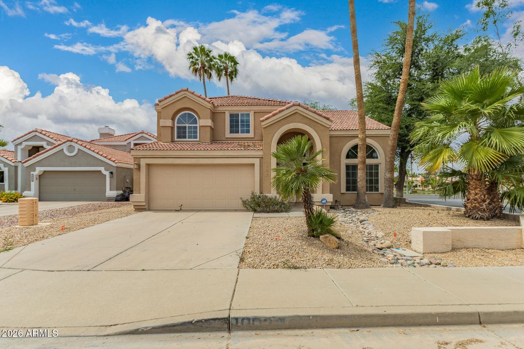 Image 2 of property listing at 1002 S PORT Drive, Gilbert, AZ 85233