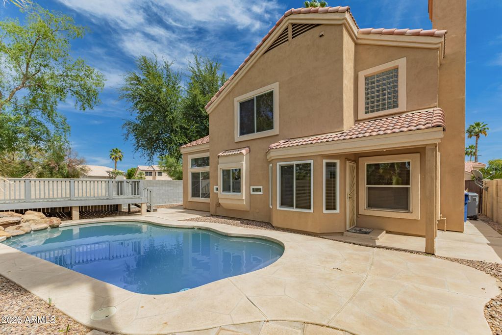 Image 22 of property listing at 1002 S PORT Drive, Gilbert, AZ 85233