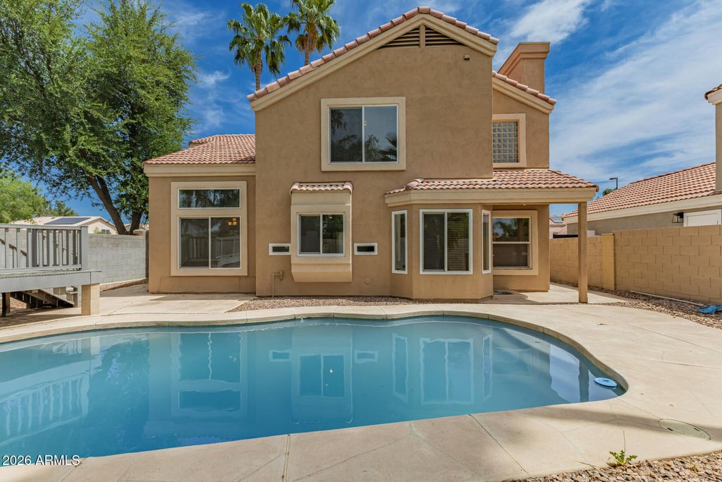 Image 23 of property listing at 1002 S PORT Drive, Gilbert, AZ 85233