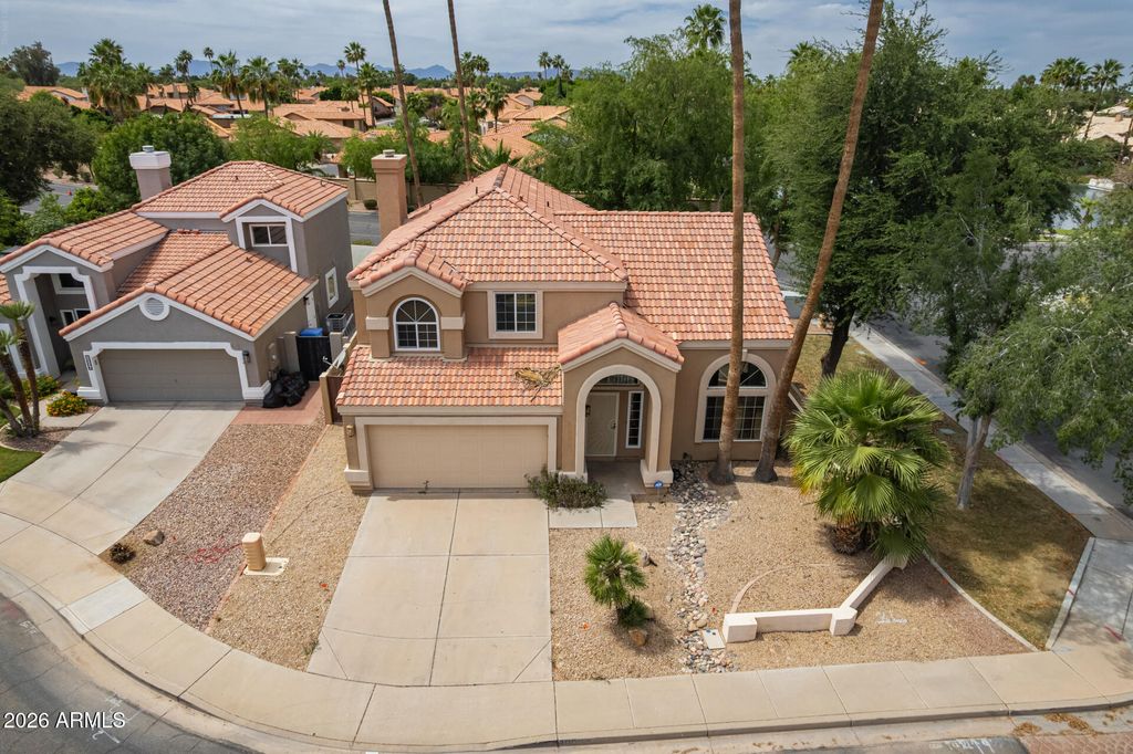 Image 27 of property listing at 1002 S PORT Drive, Gilbert, AZ 85233