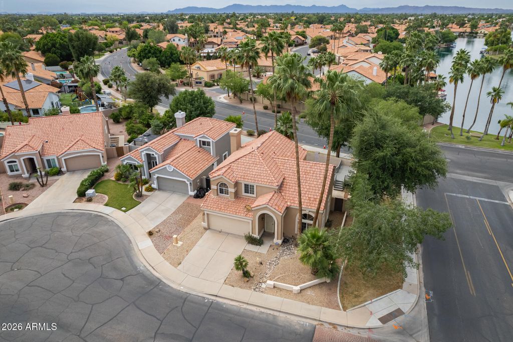 Image 31 of property listing at 1002 S PORT Drive, Gilbert, AZ 85233