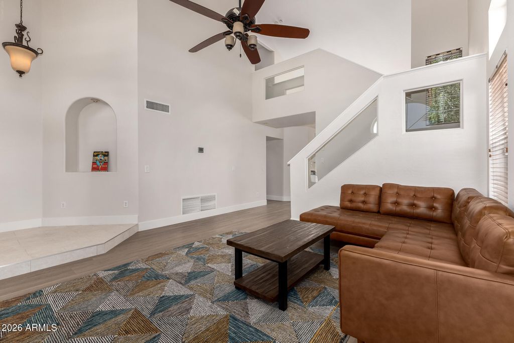 Image 4 of property listing at 1002 S PORT Drive, Gilbert, AZ 85233