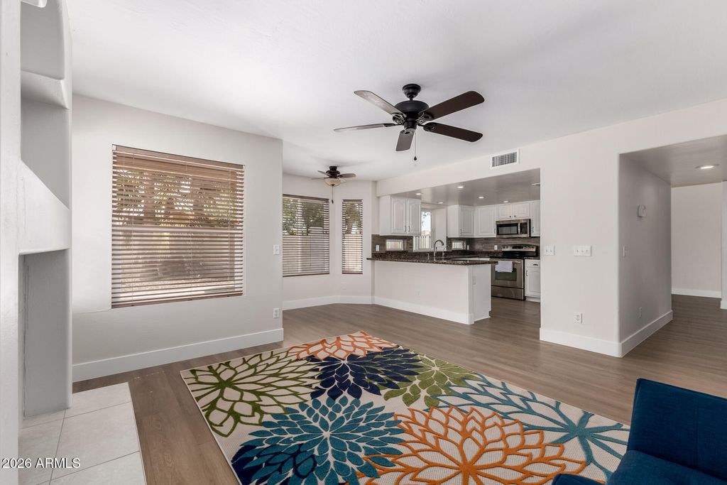 Image 6 of property listing at 1002 S PORT Drive, Gilbert, AZ 85233