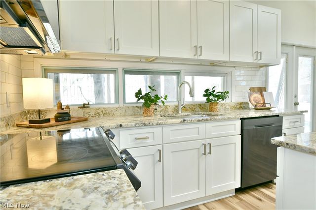 6152 Southern Hills Court, Canfield, OH 44406